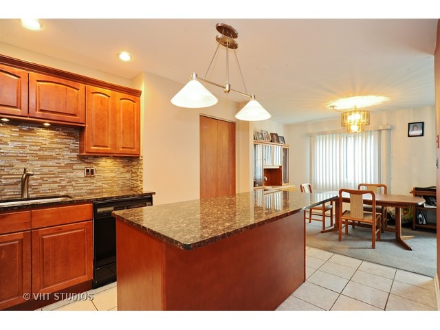 716 Lakeside Cir Dr, Wheeling, IL 60090 photo 8