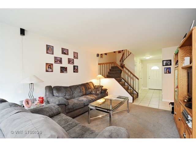716 Lakeside Cir Dr, Wheeling, IL 60090 photo 3