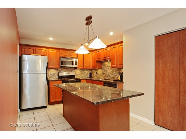 716 Lakeside Cir Dr, Wheeling, IL 60090 photo 4