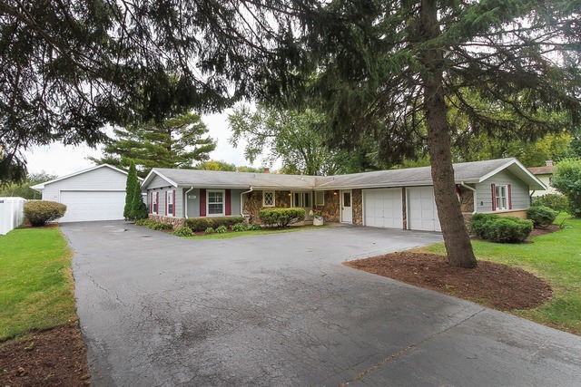 1085 Martingale Dr, Bartlett, IL 60103 photo 2