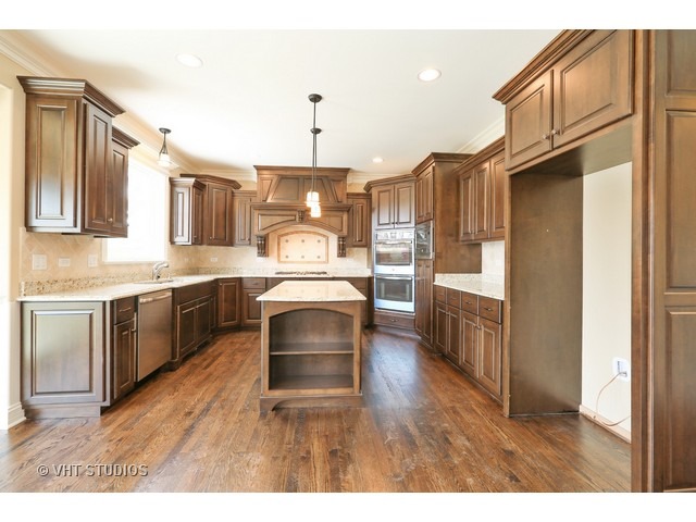 470 N Maple Ave, Elmhurst, IL 60126 photo 2