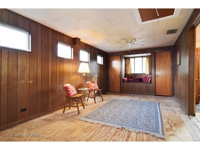 1070 Ash Rd, Hoffman Estates, IL 60169 photo 5