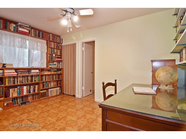 1070 Ash Rd, Hoffman Estates, IL 60169 photo 7
