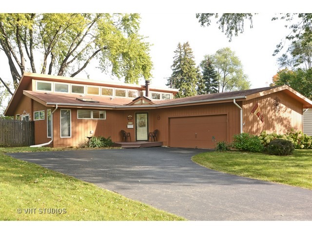 610 E Cedar Ln, Mount Prospect, IL 60056 photo 1