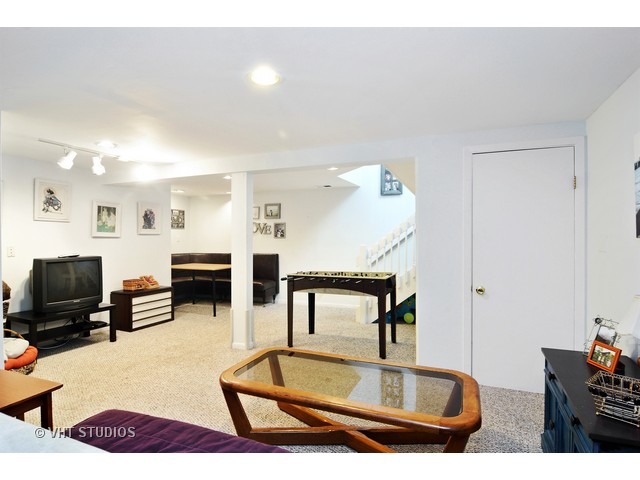 610 E Cedar Ln, Mount Prospect, IL 60056 photo 7