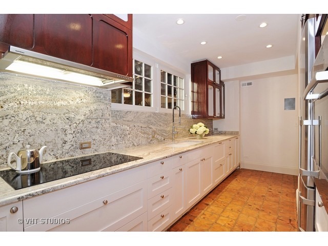 210 E Pearson St #4B, Chicago, IL 60611 photo 14