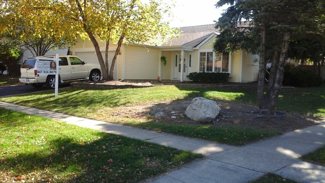 1315 Walden Dr, Elgin, IL 60120 photo 2