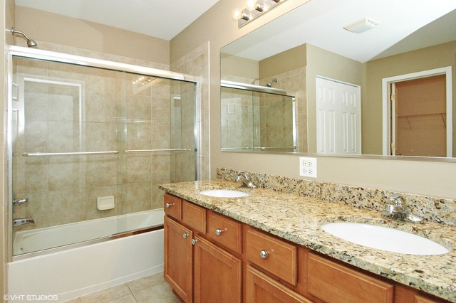 618 Erin Dr, Elgin, IL 60124 photo 7