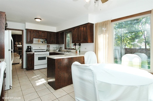 701 Algona Ave, Elgin, IL 60120 photo 3