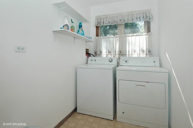 701 Algona Ave, Elgin, IL 60120 photo 8