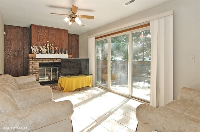 701 Algona Ave, Elgin, IL 60120 photo 4