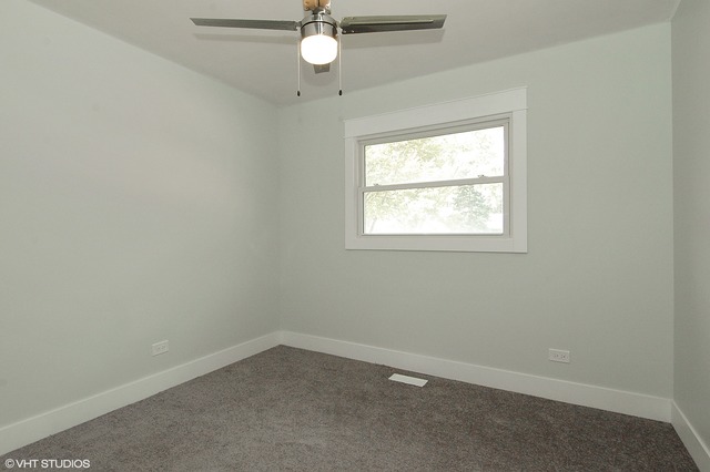 425 Bode Rd, Hoffman Estates, IL 60169 photo 9