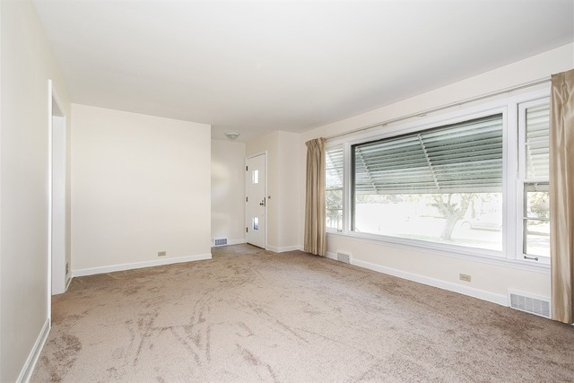 1351 E Lincoln Ave, Des Plaines, IL 60018 photo 3