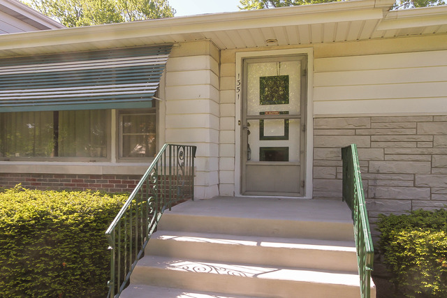 1351 E Lincoln Ave, Des Plaines, IL 60018 photo 2