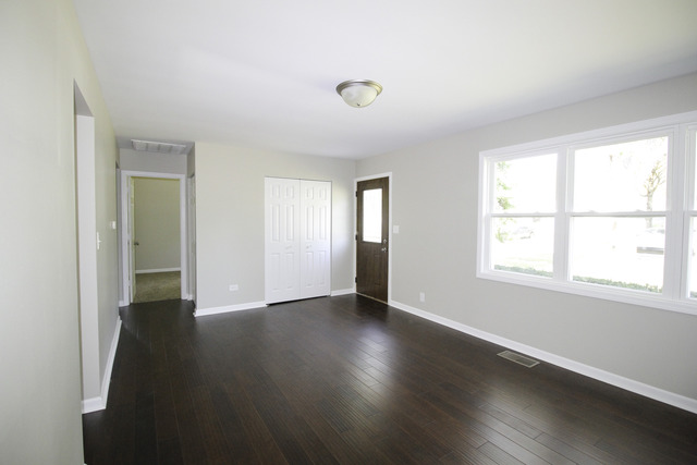 2403 Wing St, Rolling Meadows, IL 60008 photo 4