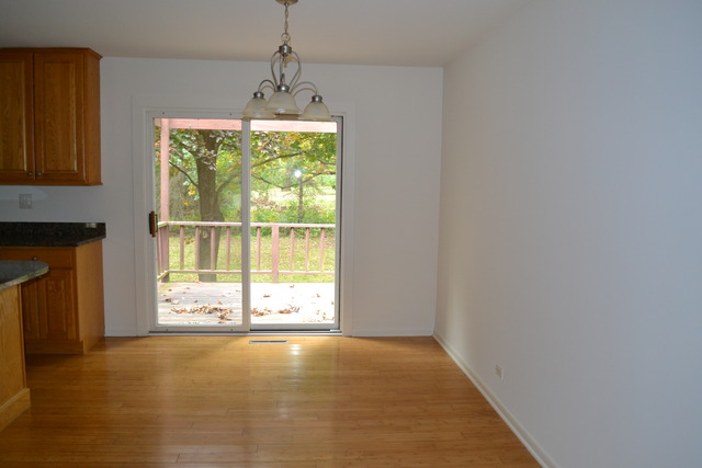 915 Forest Dr, Elgin, IL 60123 photo 7