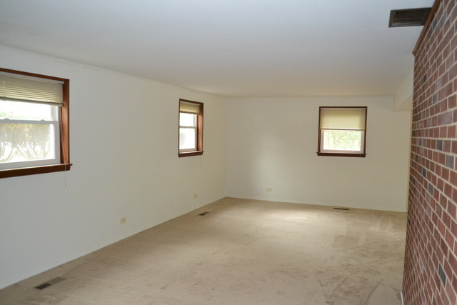 915 Forest Dr, Elgin, IL 60123 photo 14