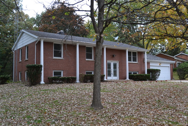 915 Forest Dr, Elgin, IL 60123 photo 1