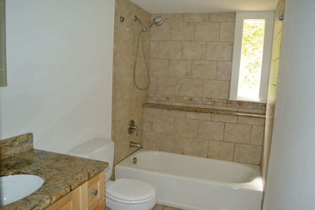 915 Forest Dr, Elgin, IL 60123 photo 9