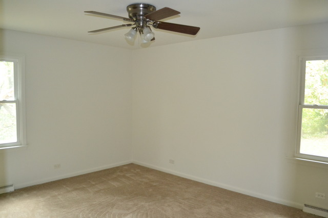 915 Forest Dr, Elgin, IL 60123 photo 8
