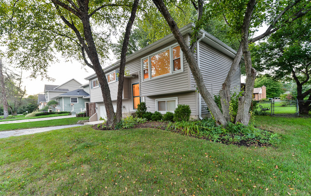 26 W256 Box Elder Ave, Wheaton, IL 60187 photo 2
