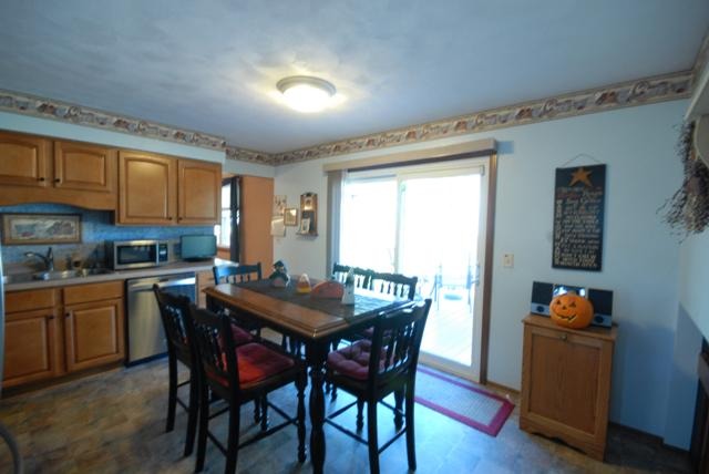 4154 Gloucester Rd, Roscoe, IL 61073 photo 8