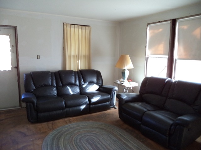 217 E James St, Dwight, IL 60420 photo 3
