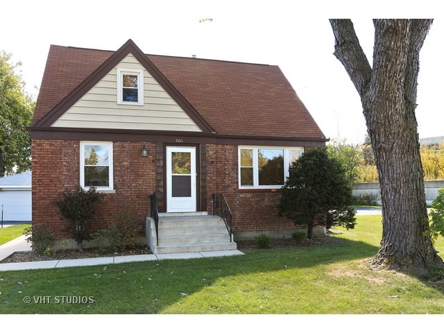 2011 Sunset Dr, Des Plaines, IL 60018 photo 1