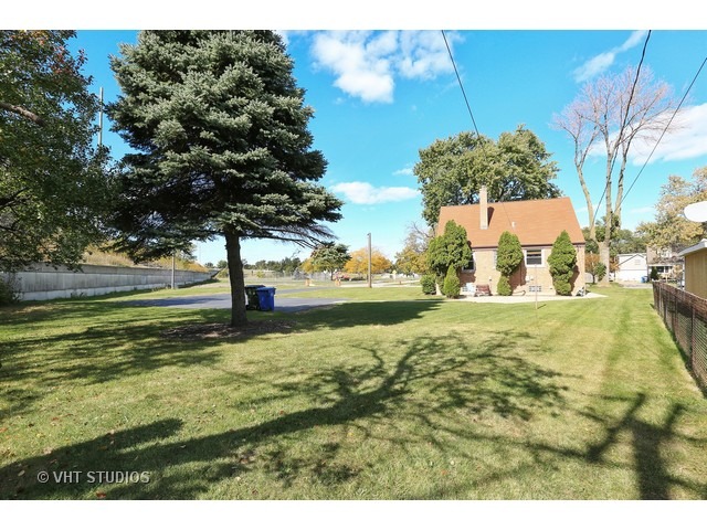 2011 Sunset Dr, Des Plaines, IL 60018 photo 10