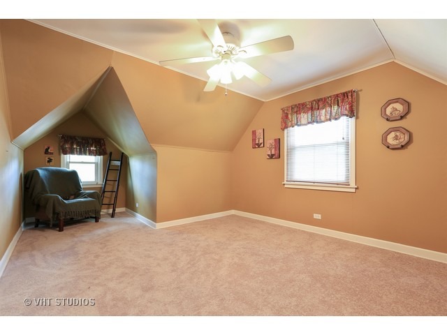 2011 Sunset Dr, Des Plaines, IL 60018 photo 8