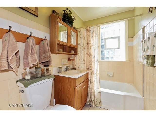 2011 Sunset Dr, Des Plaines, IL 60018 photo 9