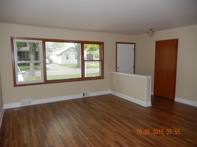 1357 E Algonquin Rd, Des Plaines, IL 60016 photo 2