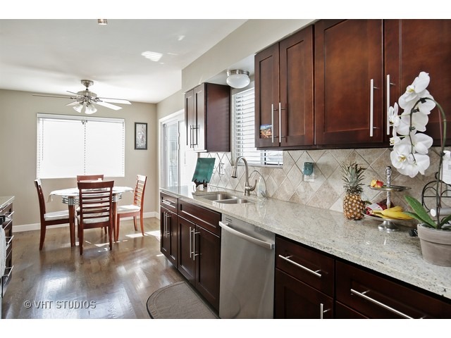 720 Thoreau Dr, Elgin, IL 60120 photo 5