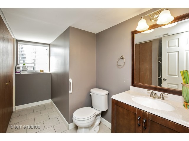 720 Thoreau Dr, Elgin, IL 60120 photo 13