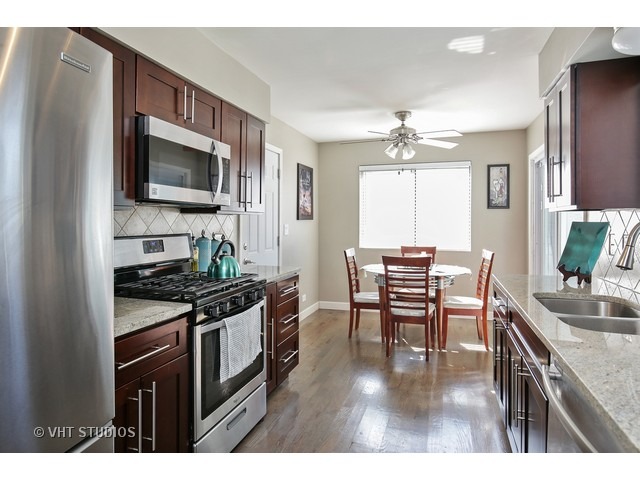 720 Thoreau Dr, Elgin, IL 60120 photo 6