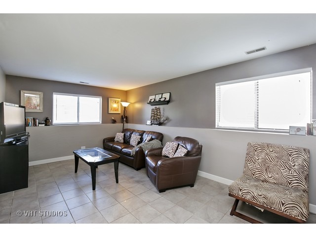 720 Thoreau Dr, Elgin, IL 60120 photo 8