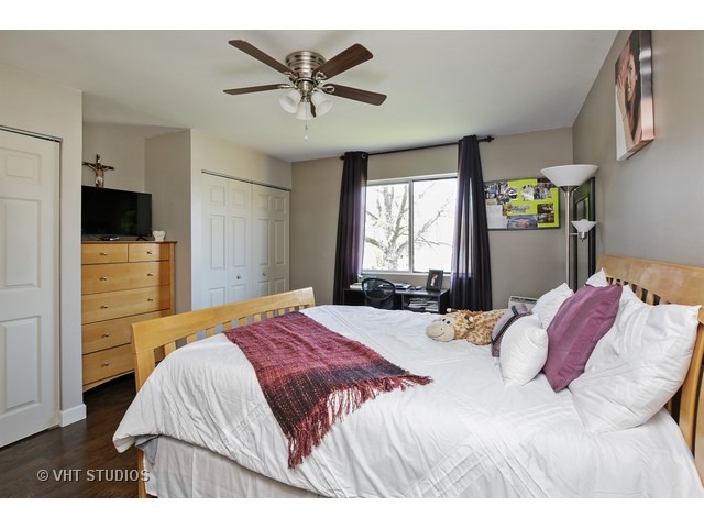 720 Thoreau Dr, Elgin, IL 60120 photo 9