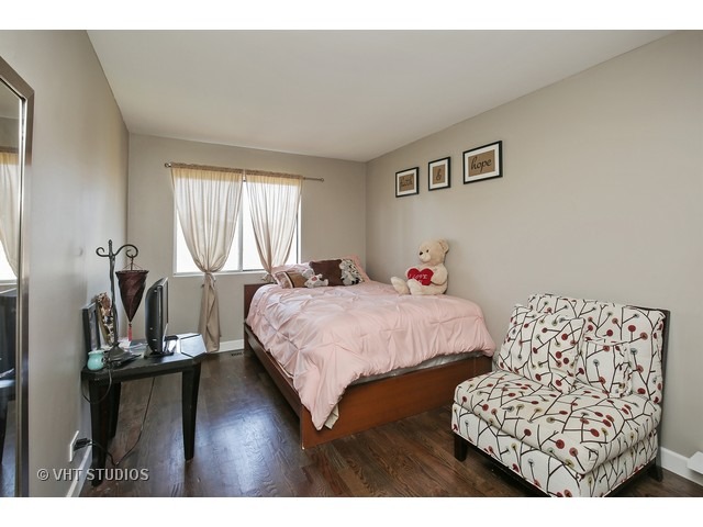 720 Thoreau Dr, Elgin, IL 60120 photo 10