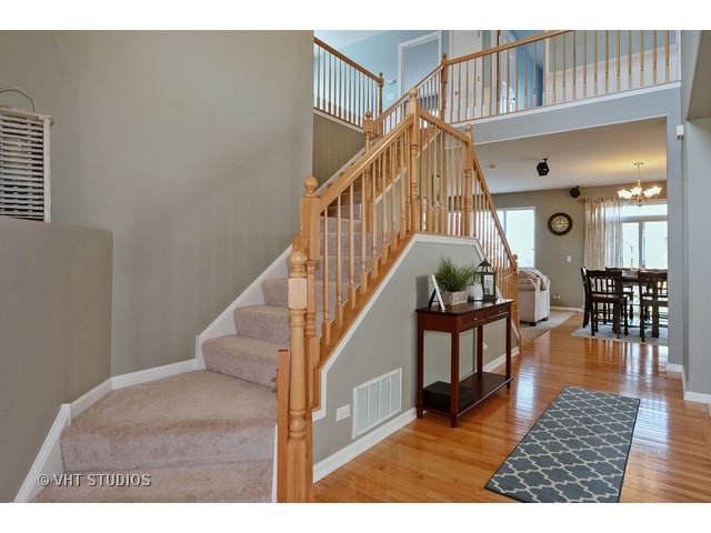 2982 Thunderbird Ct, Aurora, IL 60503 photo 2