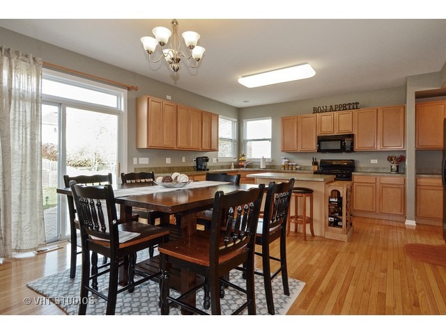 2982 Thunderbird Ct, Aurora, IL 60503 photo 5