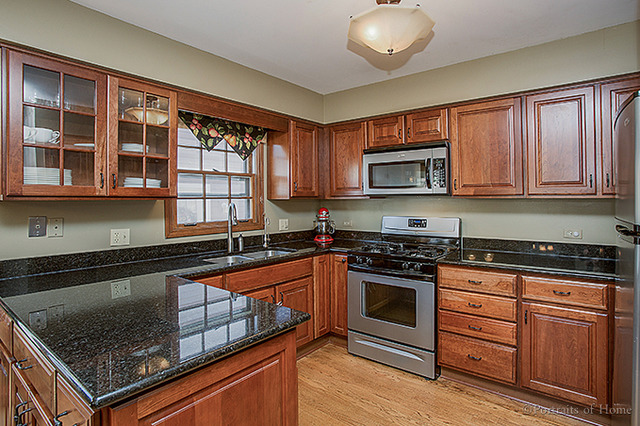 1411 Pershing Ave, Wheaton, IL 60189 photo 9