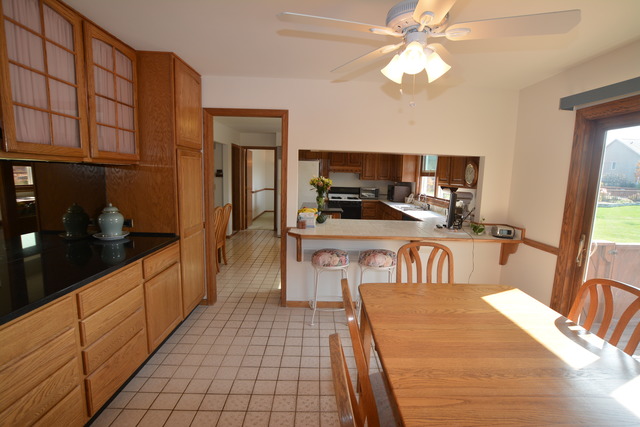 505 W Devon Ave, Bartlett, IL 60103 photo 9