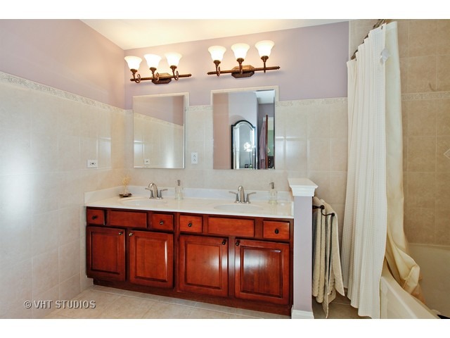 2116 Gardner Cir, Aurora, IL 60503 photo 13