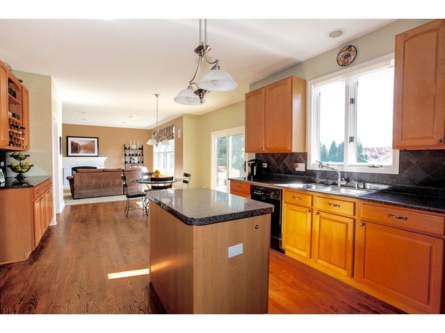 2116 Gardner Cir, Aurora, IL 60503 photo 9