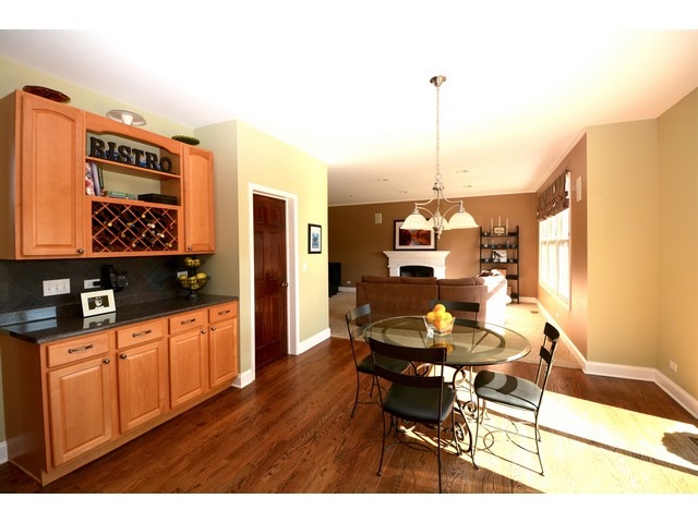 2116 Gardner Cir, Aurora, IL 60503 photo 8
