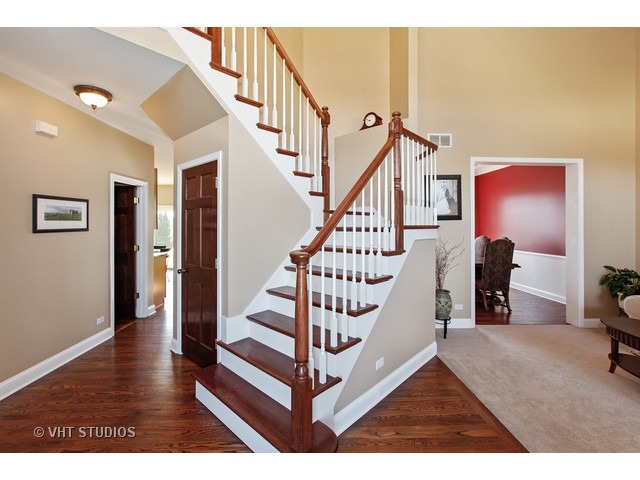 2116 Gardner Cir, Aurora, IL 60503 photo 2