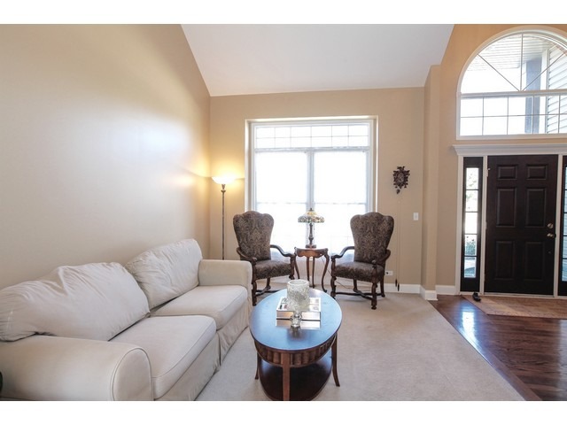 2116 Gardner Cir, Aurora, IL 60503 photo 4