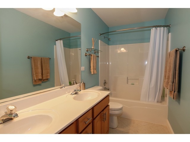 2116 Gardner Cir, Aurora, IL 60503 photo 17
