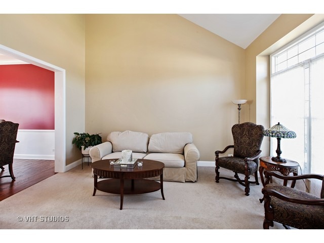 2116 Gardner Cir, Aurora, IL 60503 photo 3