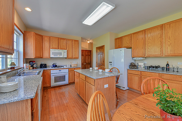 1332 Bay Meadows Dr, Bartlett, IL 60103 photo 2